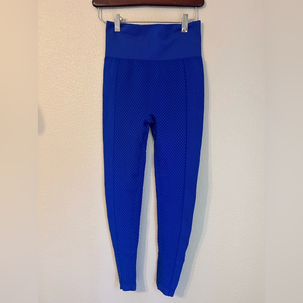 Bailey 44 sport Vibrant Blue Textured but lifter Leggings size S